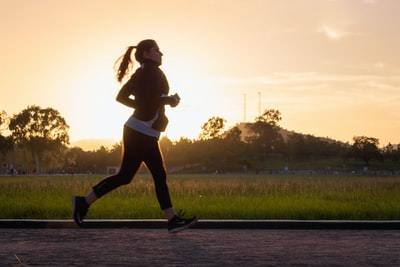 男の魅力的なくびれの作り方！腰回りの効果的な筋トレ方法を解説！