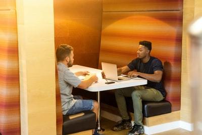 自分で考えない人の心理や特徴は？上手な接し方や対処法を解説！