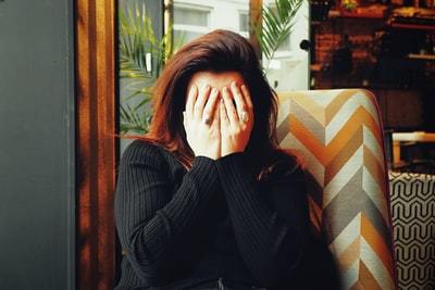 共感性羞恥心とは?共感生羞恥心を感じやすい人の特徴や克服方法を解説!