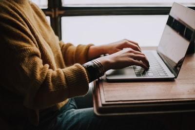 人といると疲れる・苦痛に感じる原因とは?ストレスなく人付き合いする方法を紹介