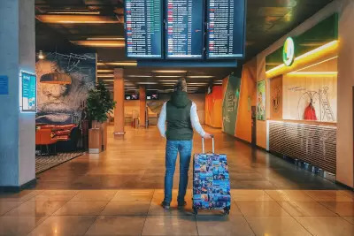 じわじわくる! 今話題の「旅行プレゼントおじさん」とは何者!?