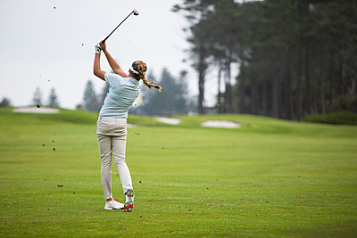 ダウンブローでゴルフが１ランクアップ！打ち方のコツと練習法