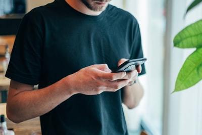 マッチングアプリ返信遅い理由は何？遅い相手への対応策をご紹介！