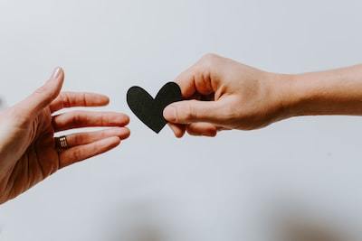偽善者とは？意味やよくある特徴を解説！偽善者はなぜ嫌われる？