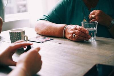 デリカシーのない人の特徴は？上手な付き合い方を解説！