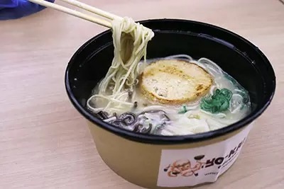 ラーメン自動調理自販機「Yo-kai Express」、東京駅や芝浦PAに設置