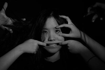 サイコパス女の特徴チェック！顔つきや振る舞い方の見分け方や対処法を徹底解説！