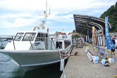 海の透明度がハンパない！笹川流れで遊覧船観光とグルメを楽しもう！