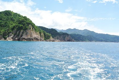 海の透明度がハンパない！笹川流れで遊覧船観光とグルメを楽しもう！