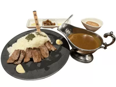 東京・港区麻布のご当地グルメプロジェクト「麻布坂カレー」を3店舗で提供開始