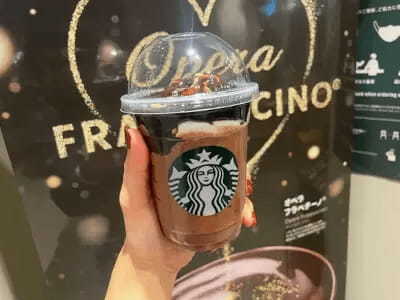 スタバ新作「オペラ フラペチーノ」は至福のチョコレート感！バレンタインを盛り上げる1杯