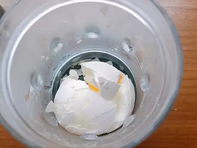 ダイソーの便利グッズゆで卵の殻むき器の実力は? 2種類の商品を比べてみた