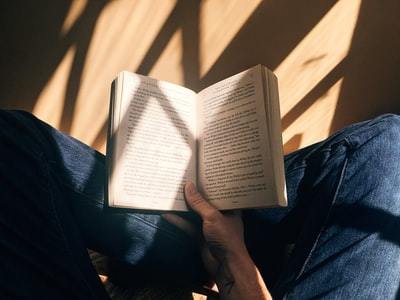 誰かといるのに孤独感がある…その原因や解消法とは？