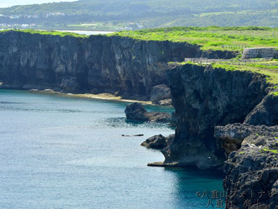 沖縄本島・断崖絶壁の残波岬