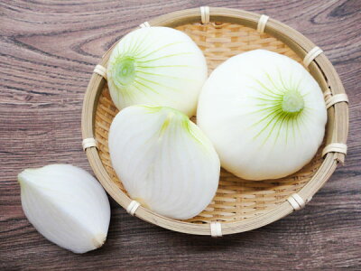 玉ねぎを生で食べるメリットやデメリットって何？気を付けるべきポイントも解説！