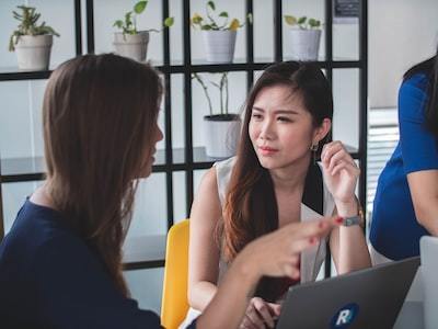 偽善者とは？意味やよくある特徴を解説！偽善者はなぜ嫌われる？