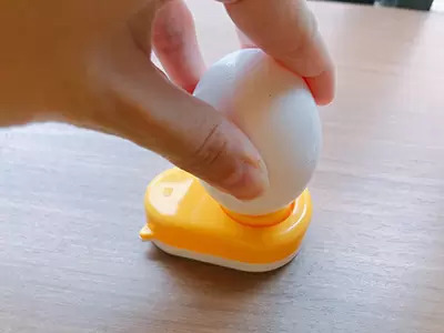 ダイソーの便利グッズゆで卵の殻むき器の実力は? 2種類の商品を比べてみた