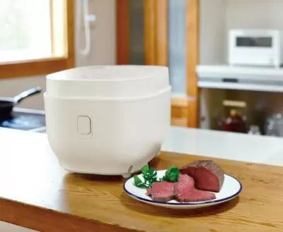 ローストビーフやサラダチキンも簡単に作れる温度調節機能付き炊飯器、ビックカメラが販売