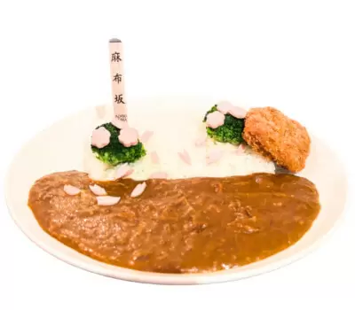 東京・港区麻布のご当地グルメプロジェクト「麻布坂カレー」を3店舗で提供開始