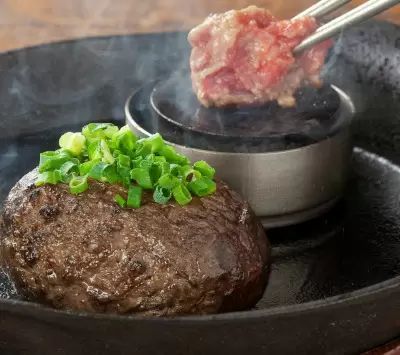 自分で焼く新感覚の生ハンバーグ専門店「極味や」、「ジ アウトレット 湘南平塚」のフードコートに出店!
