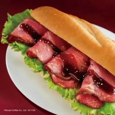 ドトールコーヒー、直火焼きローストビーフを使用した「冬の贅沢ミラノサンド」3種など