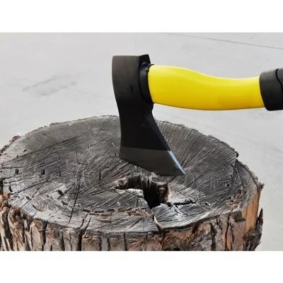 【道具別】薪の割り方ガイド。ナイフ・斧・鉈それぞれのコツやおすすめアイテムも紹介
