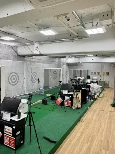 渋谷・宮益坂を上った場所にゴルフスクール「サンクチュアリ渋谷店」オープン
