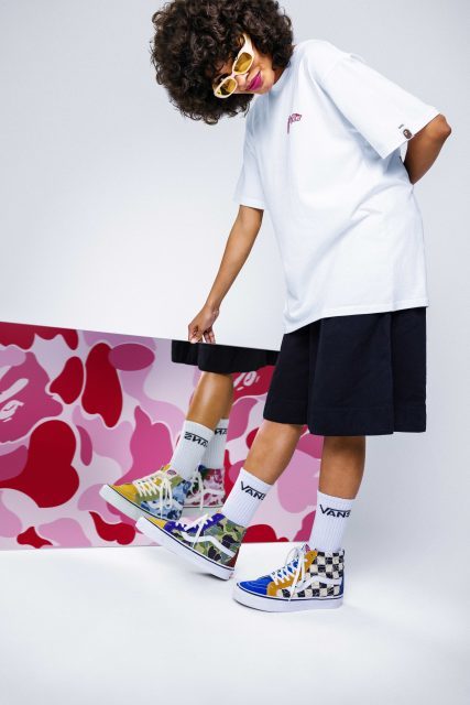 足元に視線が集中！A BATHING APE×VANSのコラボスニーカー