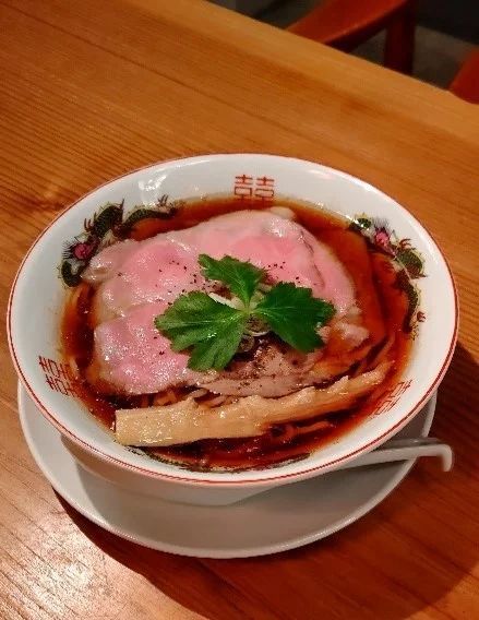 大阪・本町で屈指の人気ラーメン店とのコラボ！蛤やしじみなど、貝の旨味をたっぷりと味わえる一品、「田中の中華そば」監修「蛤としじみの貝出汁醤油ラーメン」が期間限定で登場！