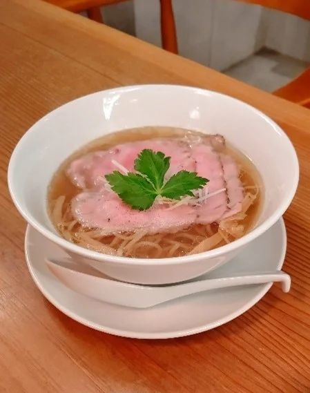 大阪・本町で屈指の人気ラーメン店とのコラボ！蛤やしじみなど、貝の旨味をたっぷりと味わえる一品、「田中の中華そば」監修「蛤としじみの貝出汁醤油ラーメン」が期間限定で登場！