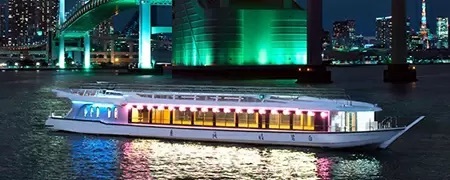 屋外での食事なら風情あふれる屋形船はいかが? 夜景も楽しめる!