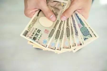 銀行の営業日・営業時間は？ 事前にお金を引きだして年末年始に備えよう！