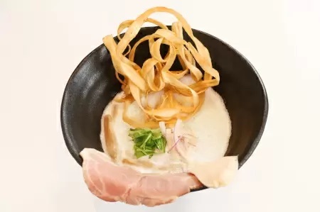 東京駅前のＫITTEに、大阪発の鶏白湯ラーメン「鶏soba座銀」オープン