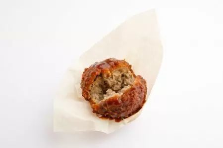 京都の老舗洋食店「スター食堂」で、「二大名物メンチ」の頂上決戦!