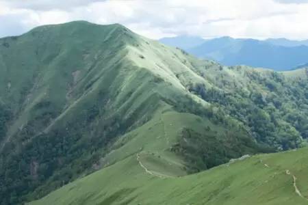 ソロモンの秘宝が眠る山? 徳島の霊峰「剣山」で神秘の絶景を楽しむ山小屋ステイ