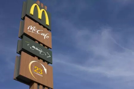 「マックデリバリー」使ってる?ほかのデリバリーサービスとの違いを紹介!