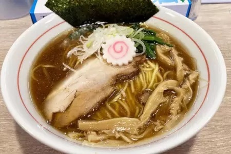 東京・下北沢の「1番好きなラーメンランキング」　3連覇で殿堂入りした黄金に輝くスープが特徴のラーメン店は？