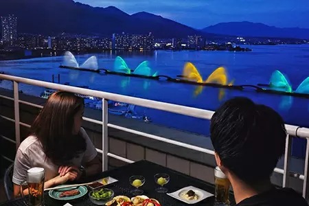 琵琶湖を一望できるホテルの屋上で「アウトドアBBQ」