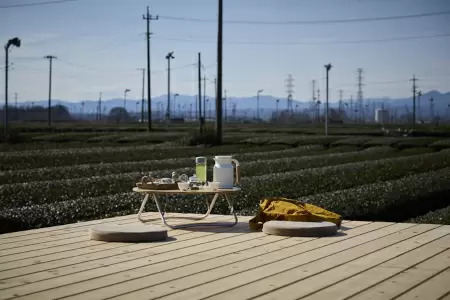 お茶をのみながらゆったりと、完全予約制プライベート空間「茶畑テラス 茶の輪」