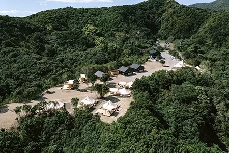 絶景「和歌山・白浜志原海岸」の大自然に溶け込む「グランピング施設」オープン