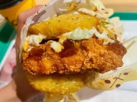 マクドナルドからアジアンごはんバンズが新登場、夜マック限定「アジアンごはん 油淋鶏」を実食!
