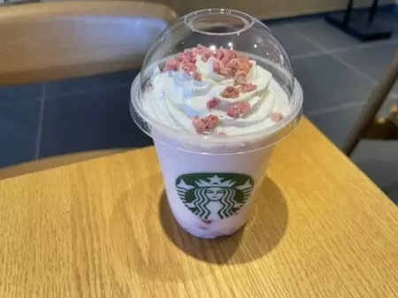 スタバ新作「さくら 咲くサク フラペチーノ」は“春”を感じて心が弾む！いろいろな食感が楽しめる