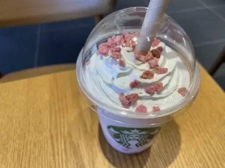 スタバ新作「さくら 咲くサク フラペチーノ」は“春”を感じて心が弾む！いろいろな食感が楽しめる