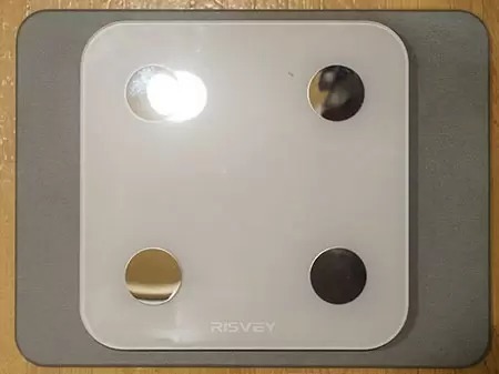 狭い脱衣所での体重測定にオススメな珪藻土バスマット