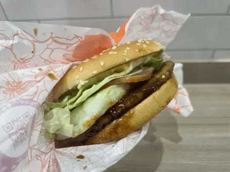 マクドナルド新作「瀬戸内レモンタルタルベーコンてりたま」実食！爽やかさとジューシーさが楽しめる