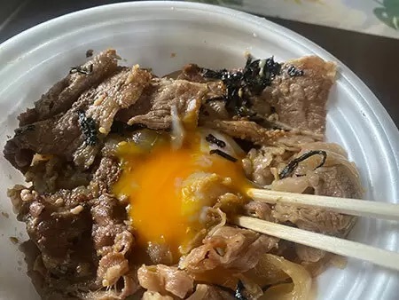 実食！ 「元祖旨辛焼き牛めし」「旨味醤油焼き牛めし」と通常牛めしの違いは何？