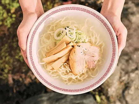 紅葉を眺めながら旭川ラーメン、星野リゾートがツアー開催