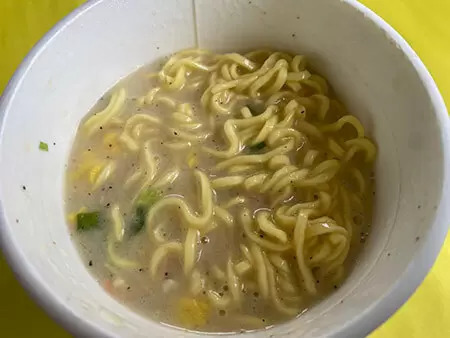 もはや洋食！　今冬に登場したエースコック＆日清の洋風カップラーメンを食べ比べ