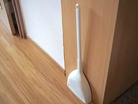 新生活ぴったりな掃除道具を発見！　スマートに収納できるマーナの「ほうき ちりとり」