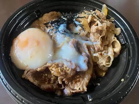 実食！ 「元祖旨辛焼き牛めし」「旨味醤油焼き牛めし」と通常牛めしの違いは何？